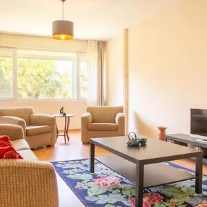 Apartment Lovely Flat Near Public Transportation In
