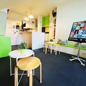 And Basic Universitat For Young Pensiune Barcelona