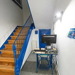 help-yourself-hostels-parede-2775-184.hotels-lisbon-portugal.com/